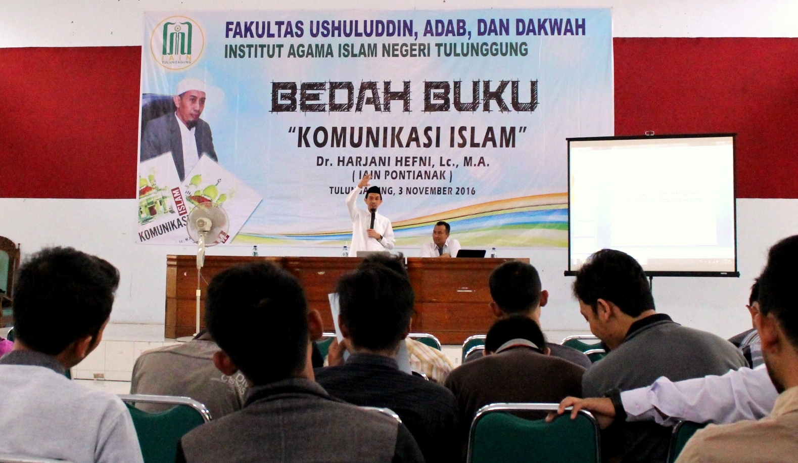 FUAD Kaji Ilmu Komunikasi Islam dalam Bedah Buku