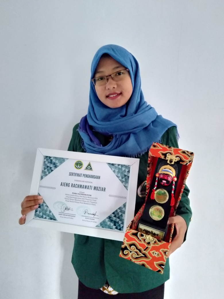 Juara 1 Lomba Essai