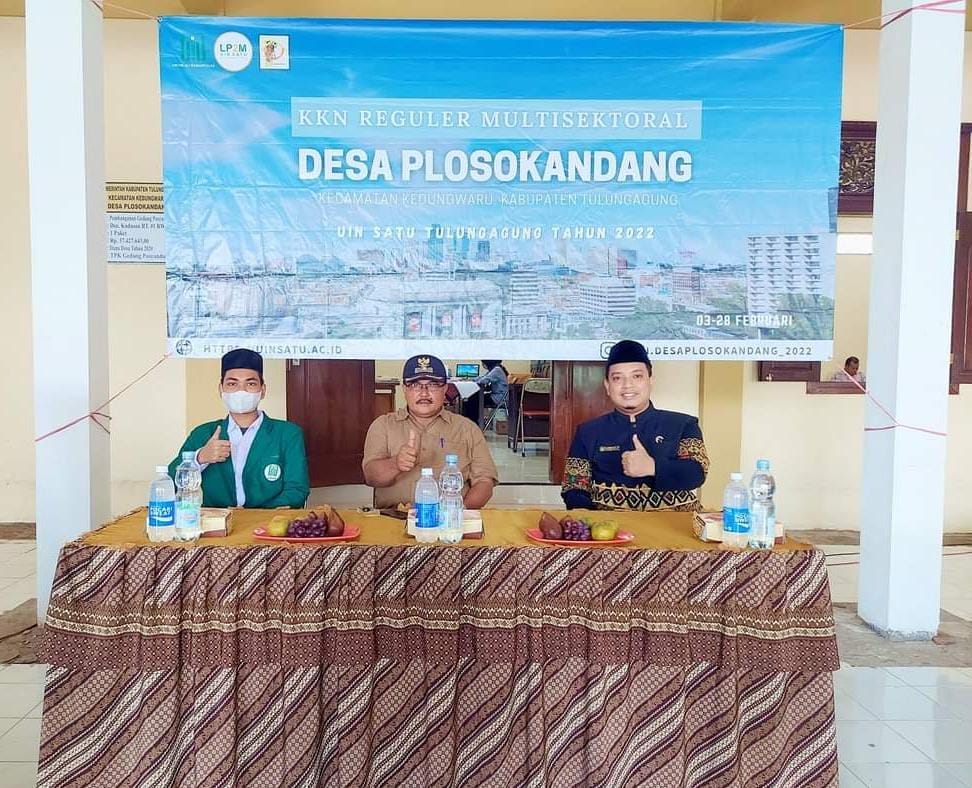 Kajur Adab Bersama Tim KKN Desa Plosokandang Membantu Pengembangan Ekonomi Warga Berbasis Wisata Pinggir Kali, Track Jogging dan Warung Rakyat