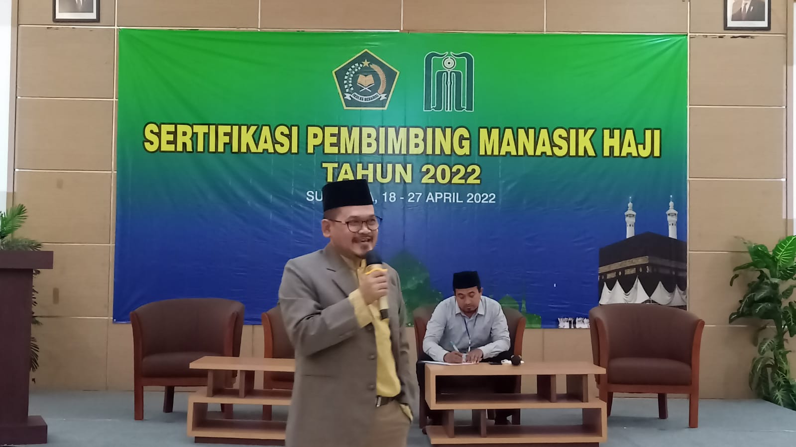 Tradisi dan Kultur Budaya Arab Saudi oleh Dr. H. Akhmad Rizqon Khamami, Lc., M.A.