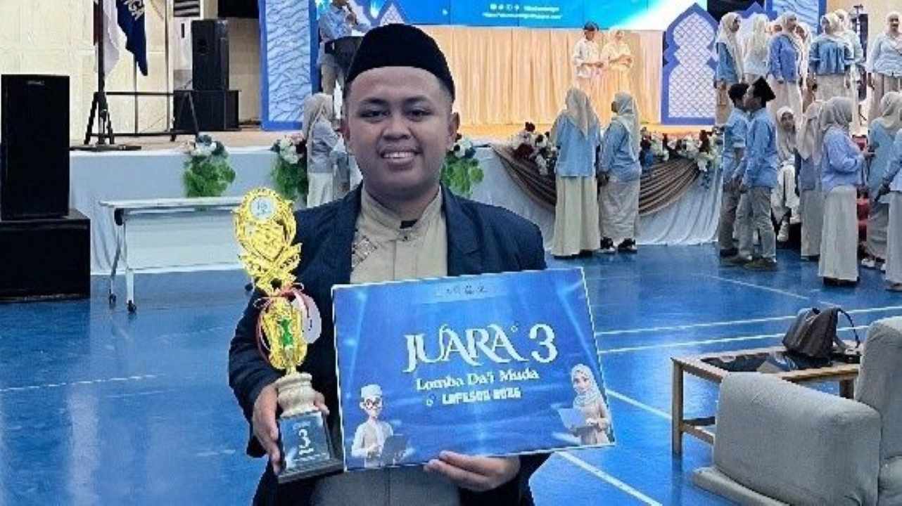 Pernah Gagal, Mahasiswa Manajemen Dakwah UIN SATU Raih Juara III Lomba Dai se-Pulau Jawa